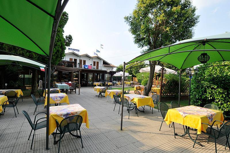 Hotel Johnson Peschiera del Garda Ngoại thất bức ảnh
