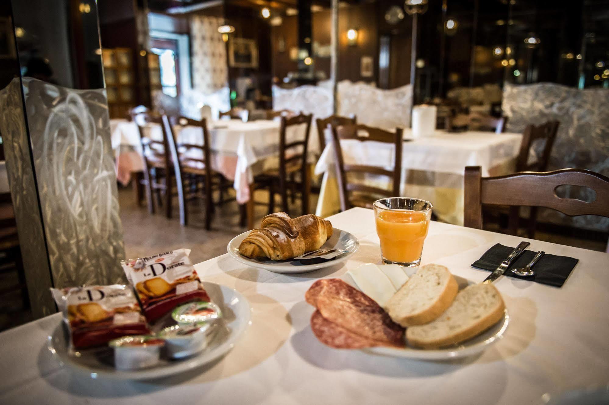 Hotel Johnson Peschiera del Garda Ngoại thất bức ảnh