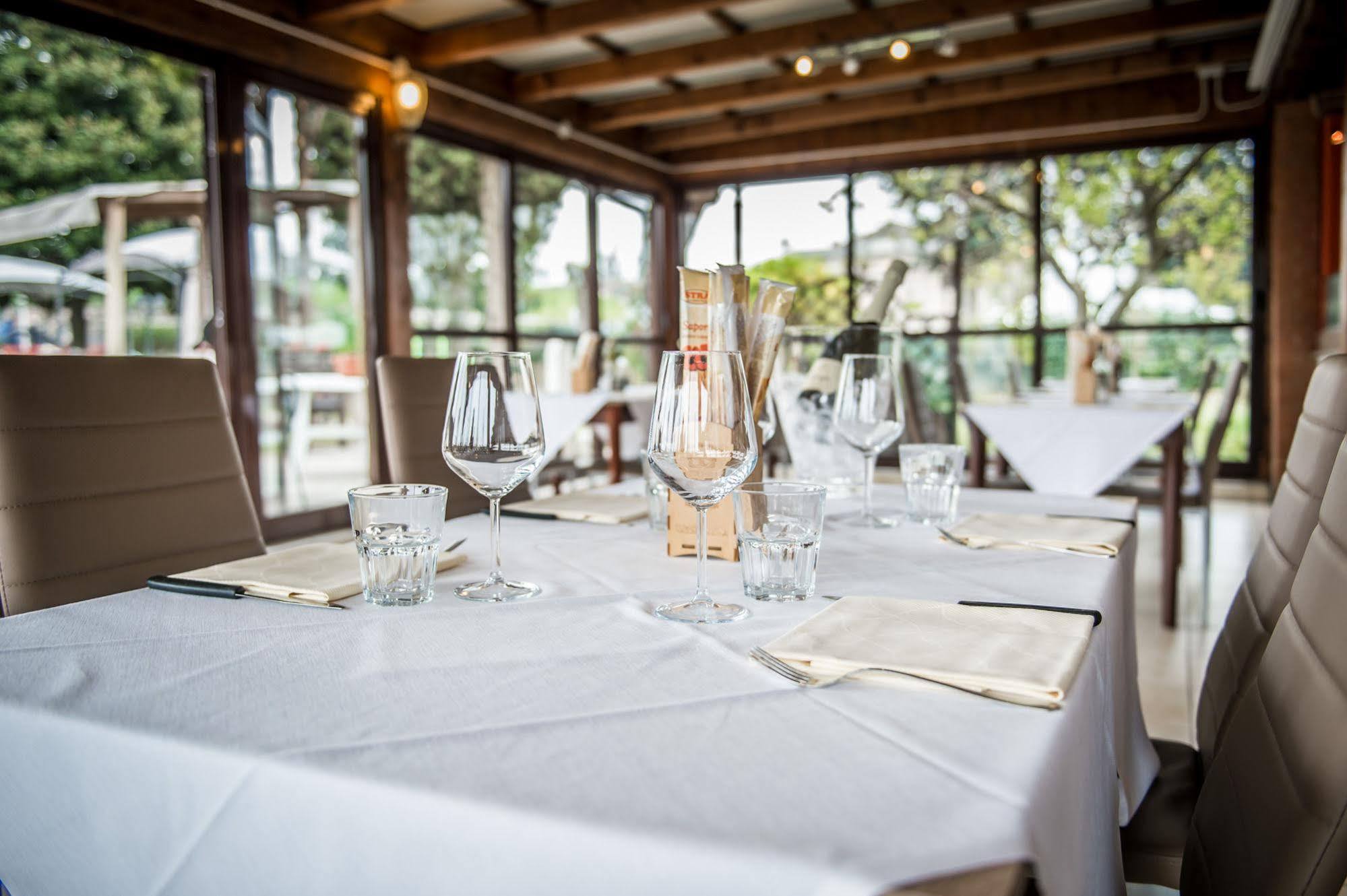 Hotel Johnson Peschiera del Garda Ngoại thất bức ảnh