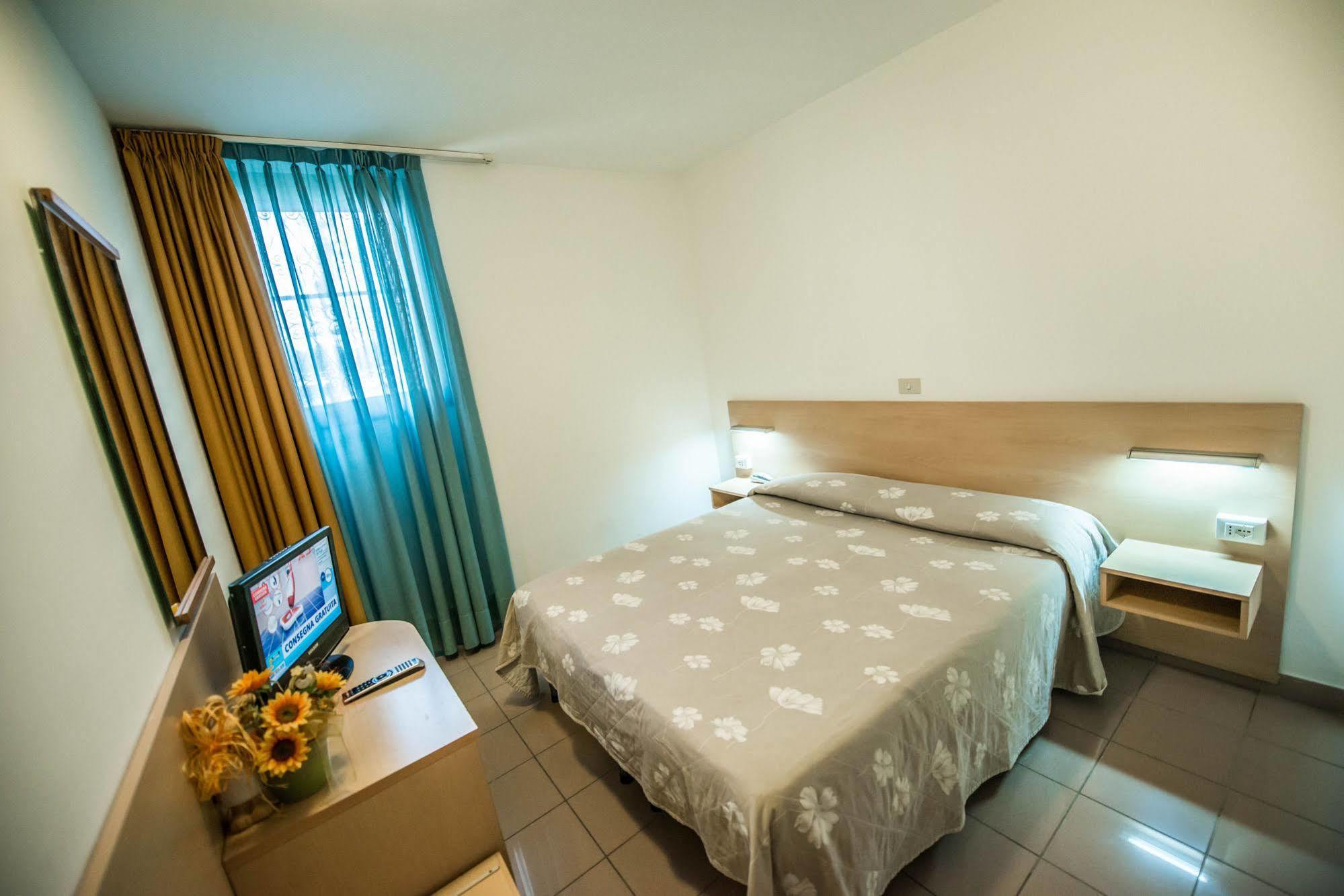 Hotel Johnson Peschiera del Garda Ngoại thất bức ảnh