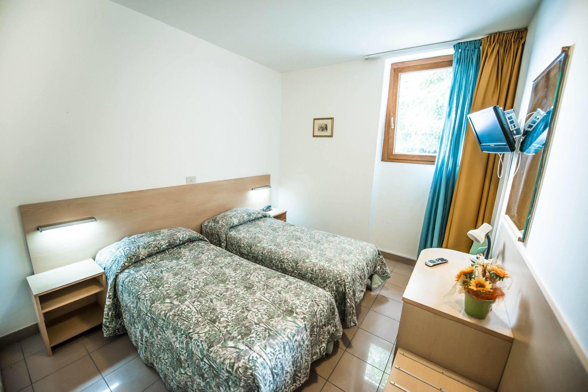 Hotel Johnson Peschiera del Garda Ngoại thất bức ảnh