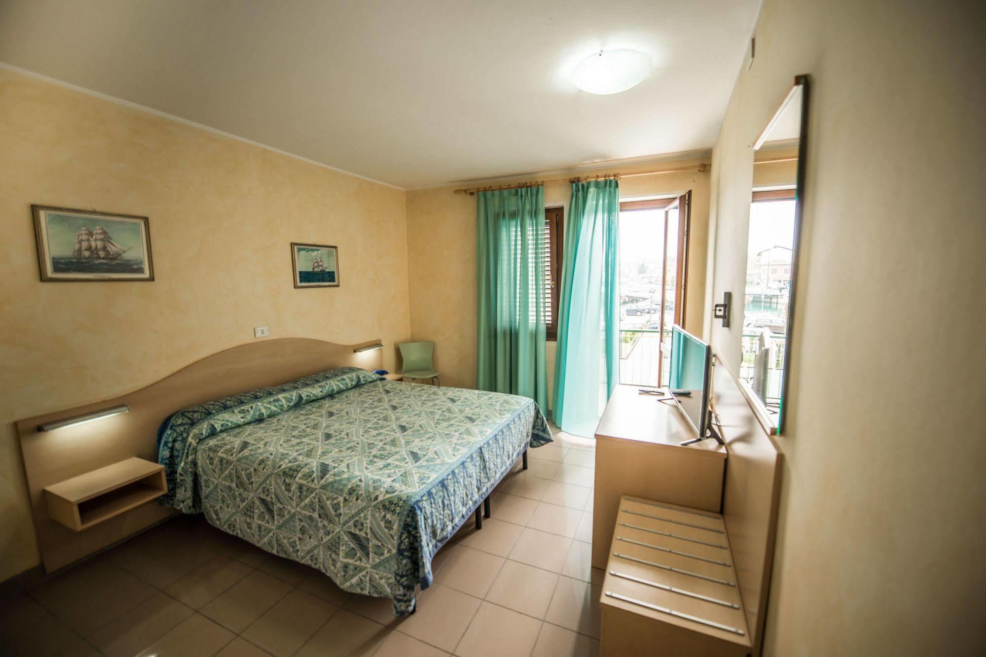 Hotel Johnson Peschiera del Garda Ngoại thất bức ảnh
