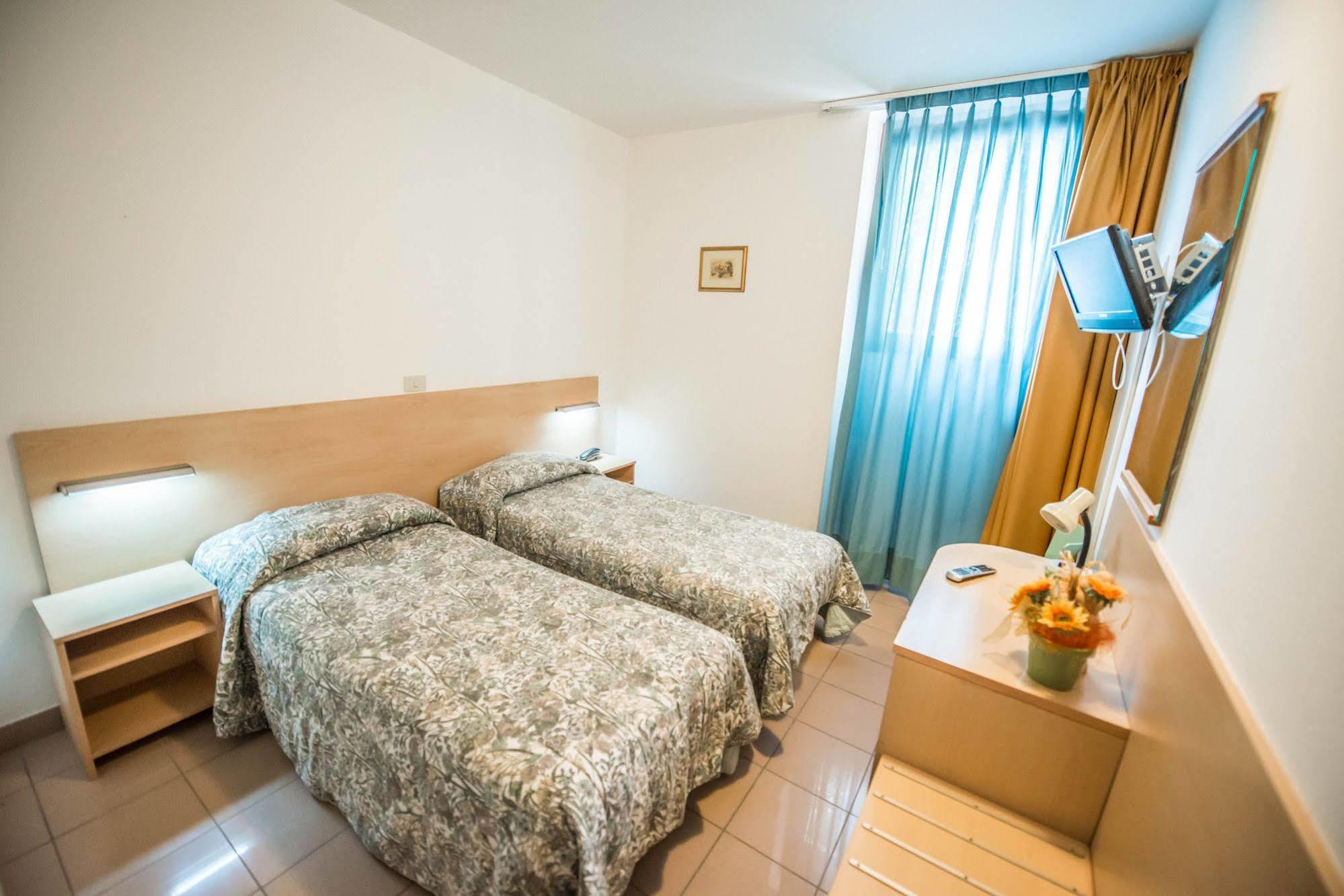 Hotel Johnson Peschiera del Garda Ngoại thất bức ảnh