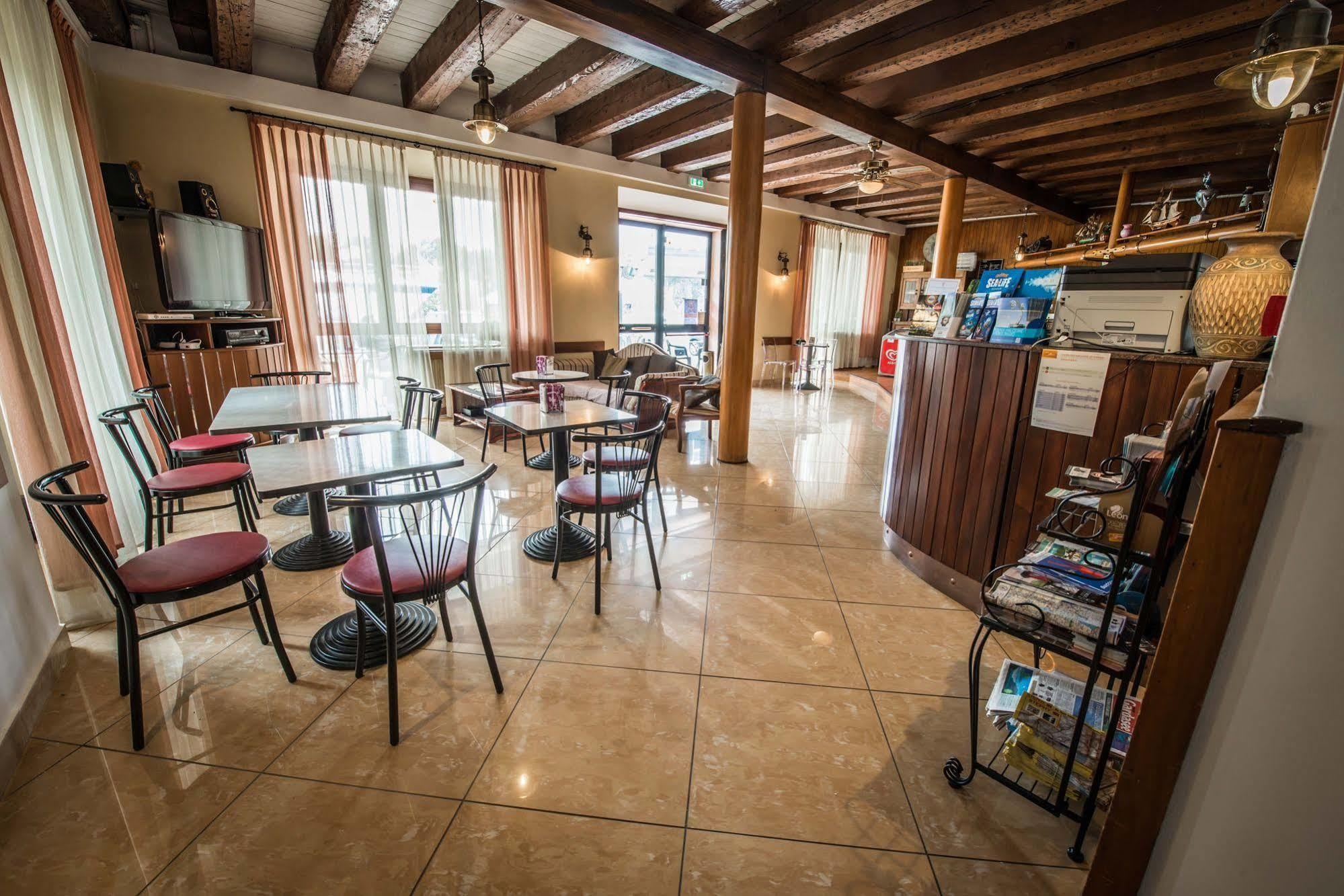 Hotel Johnson Peschiera del Garda Ngoại thất bức ảnh