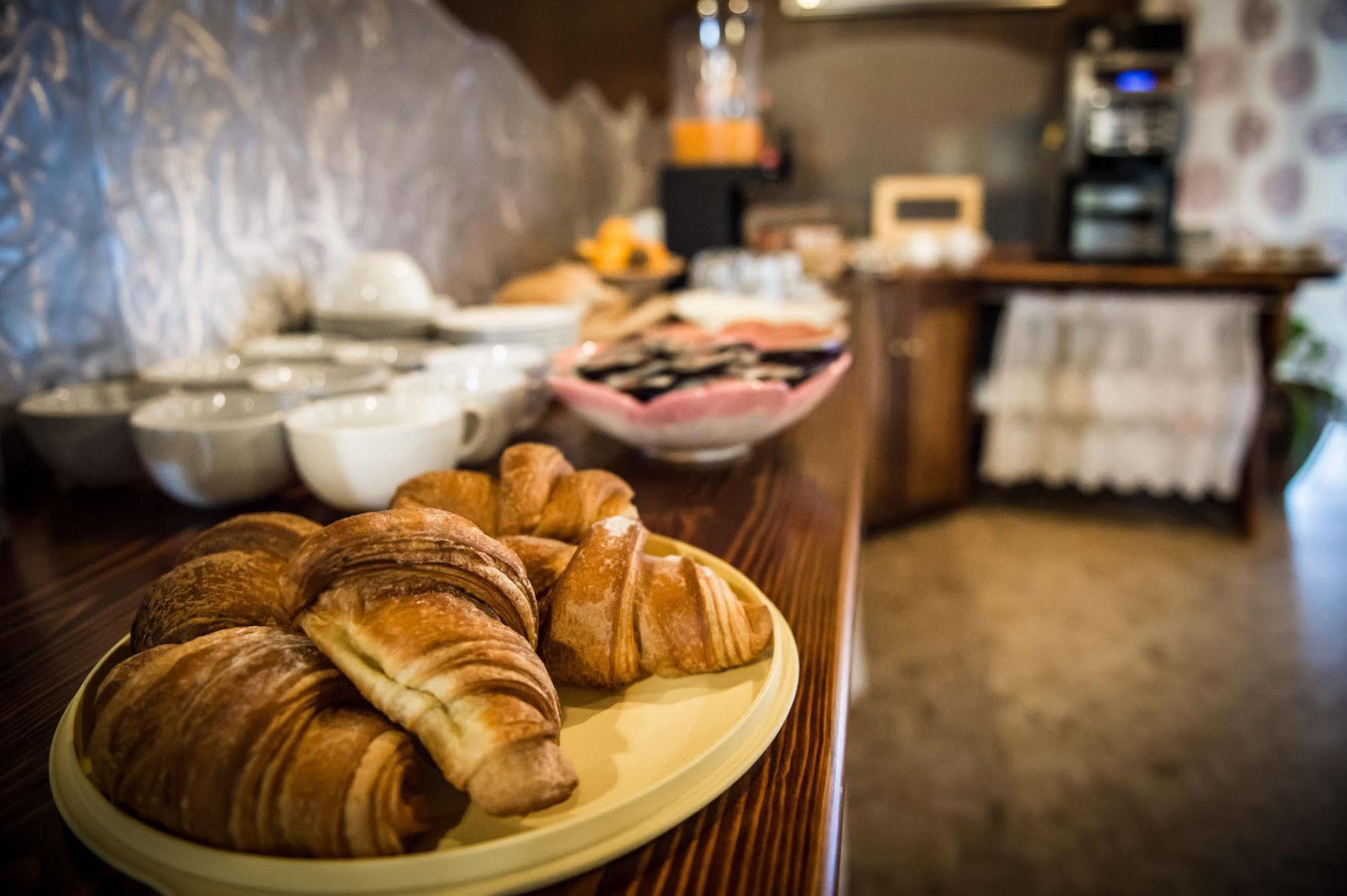 Hotel Johnson Peschiera del Garda Ngoại thất bức ảnh