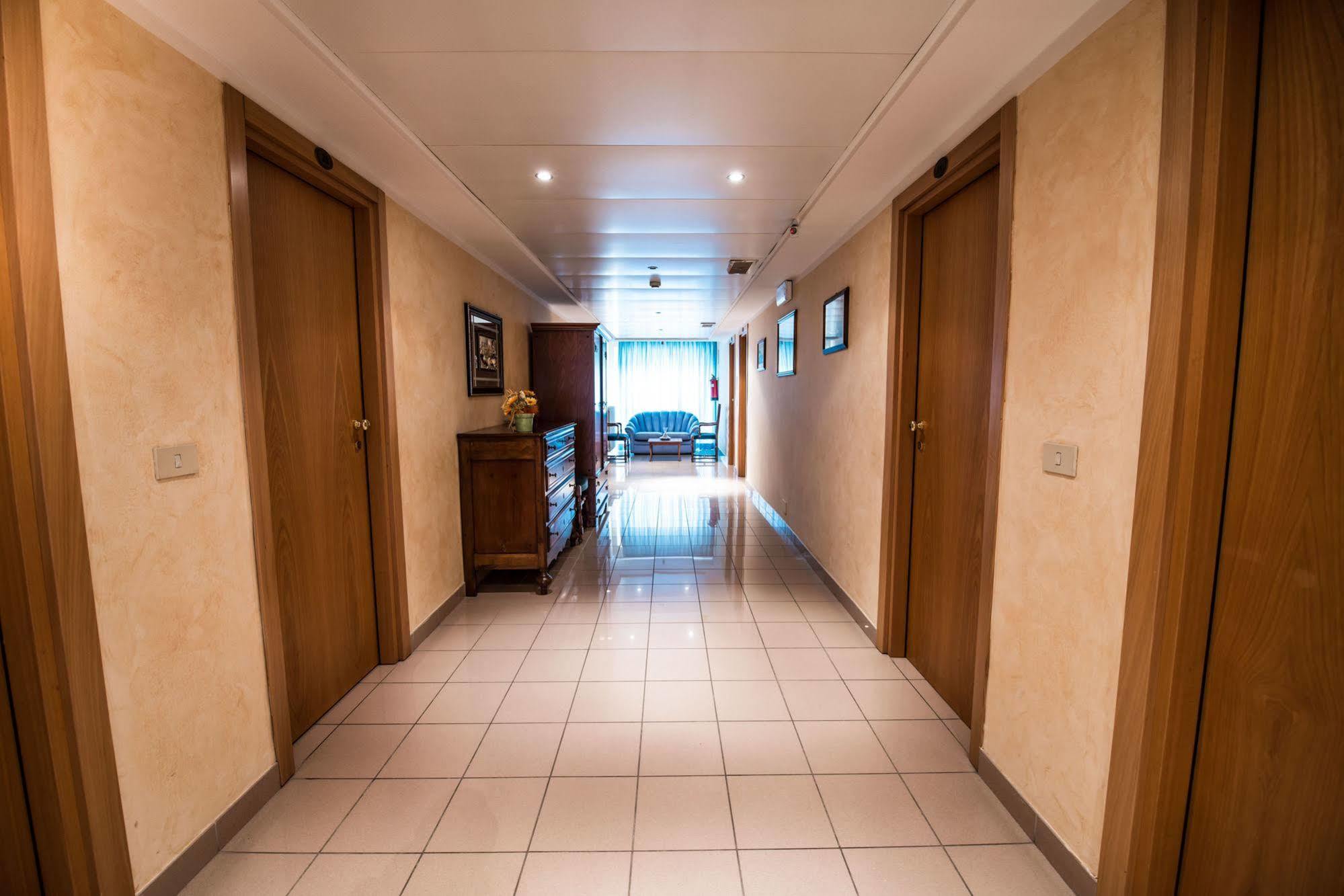 Hotel Johnson Peschiera del Garda Ngoại thất bức ảnh